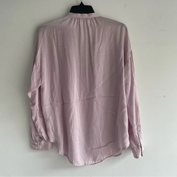 XíRENA Mason Light Pink Silk V-Neck Blouse 22174 - Picture 5 of 9